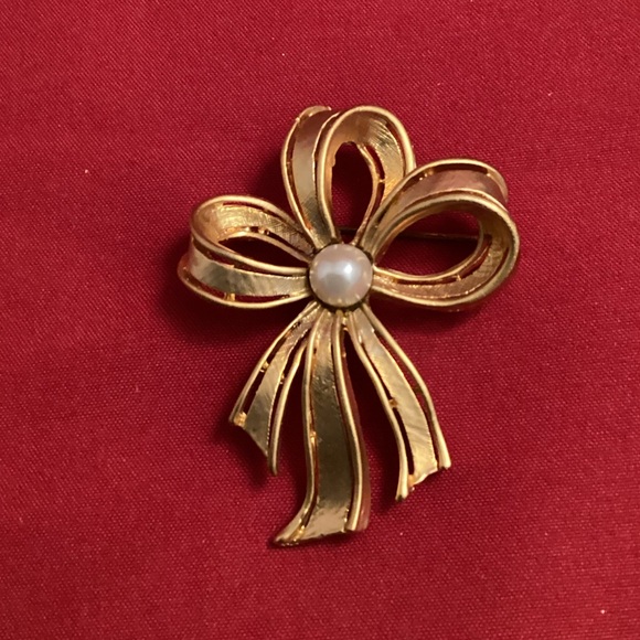 Ribbon bow with faux pearl gold tone unsigned - Picture 1 of 4